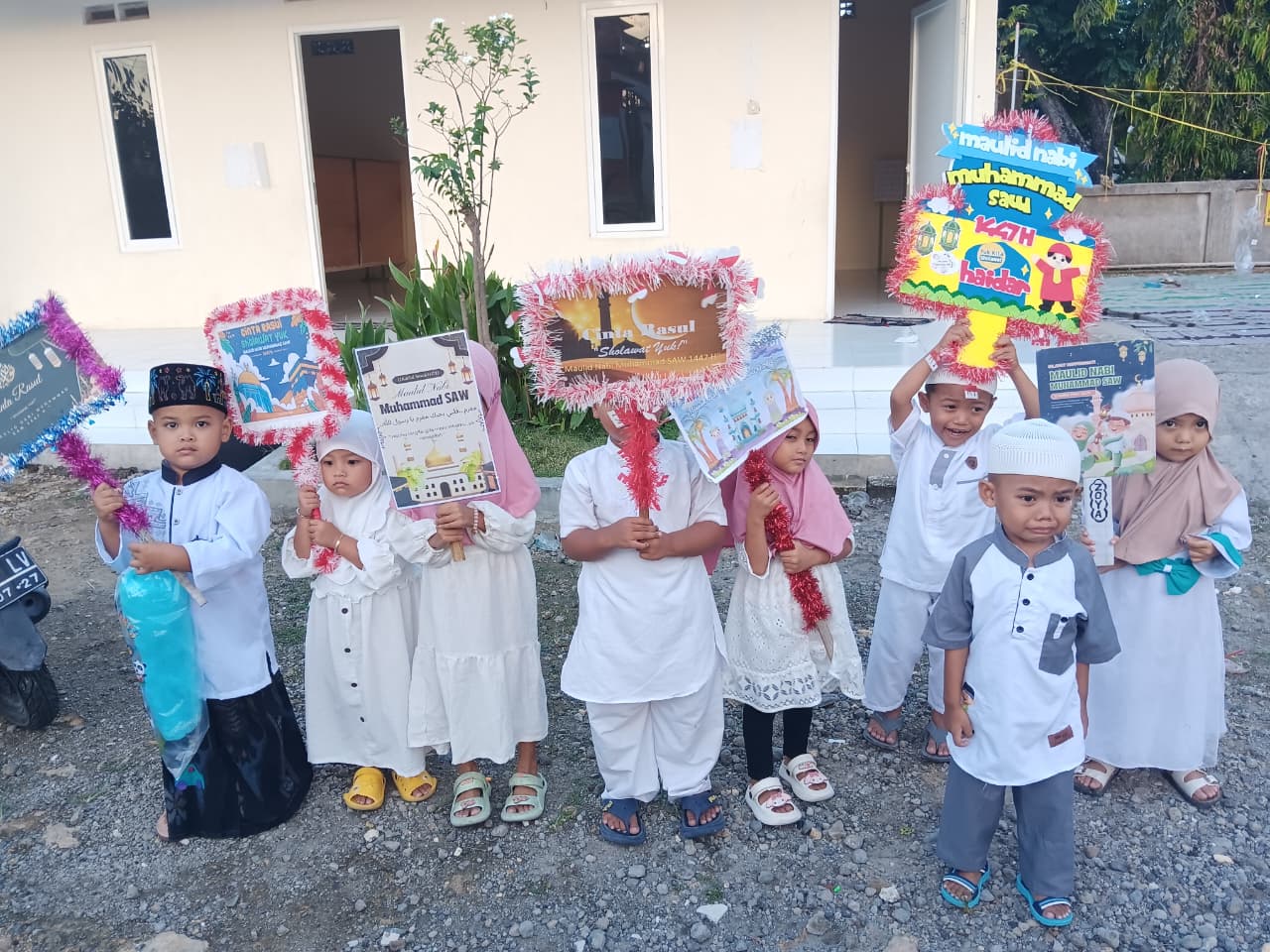 Kirab Maulid Nabi di TPQ Al-Mansyuriah Ababil: Syiar Kebersamaan Santri dan Wali